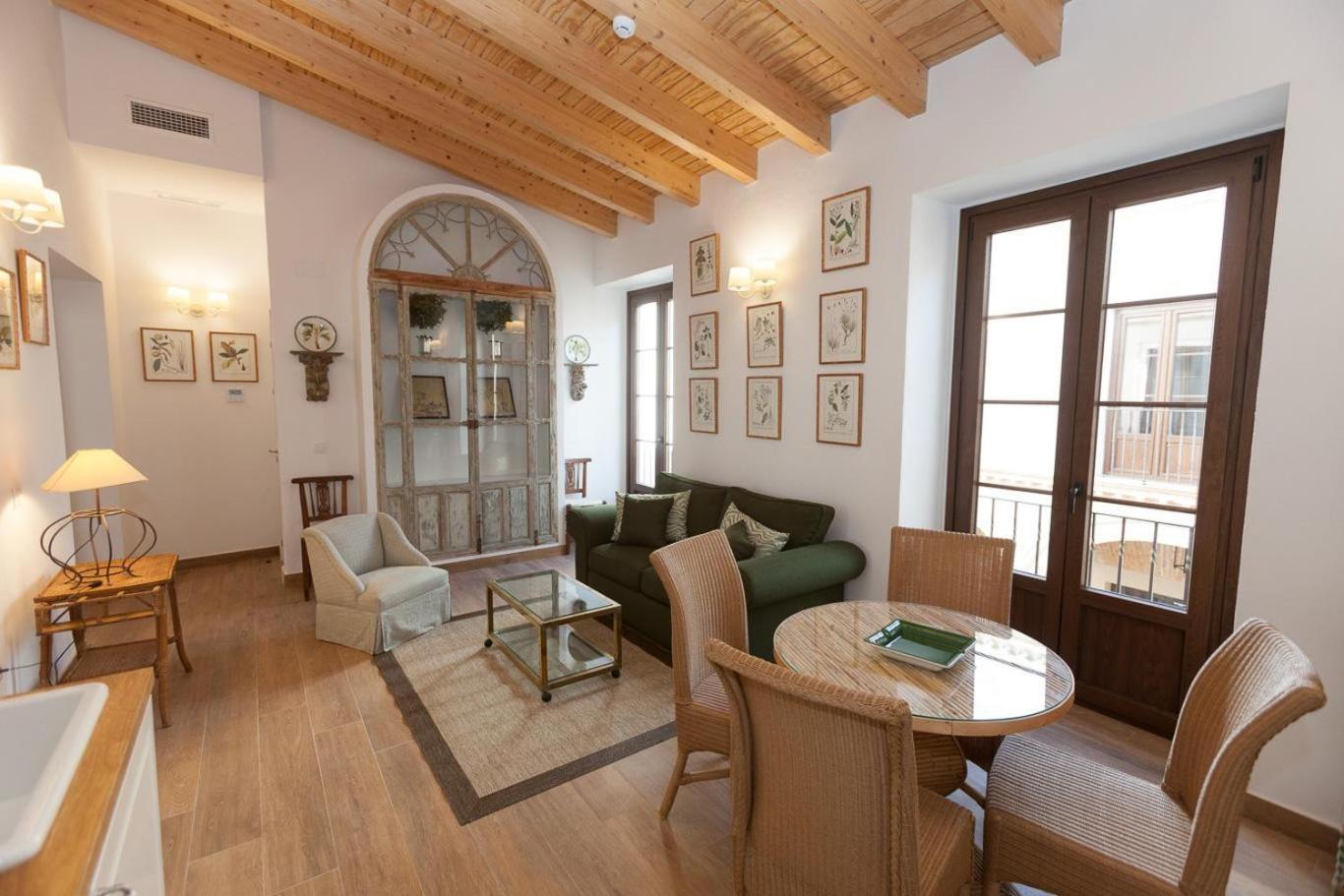 Patios De La Riva